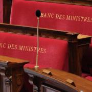 Assistants familiaux : députés et sénateurs interpellent le gouvernement